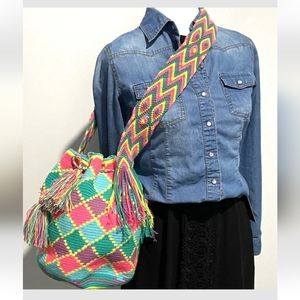 Authentic 100% Wayuu Mochila Colombian Bag Medium Size , Crossbody Design Travel